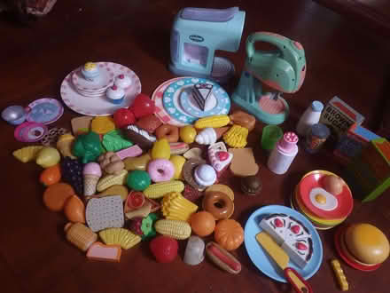 Photo of free Huge Mishmash of Play Food and Kitchen Bits (Breadsall DE21) #1