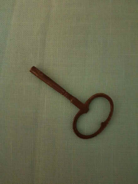 Photo of free Key for wind-up clock (Kendal LA9) #1