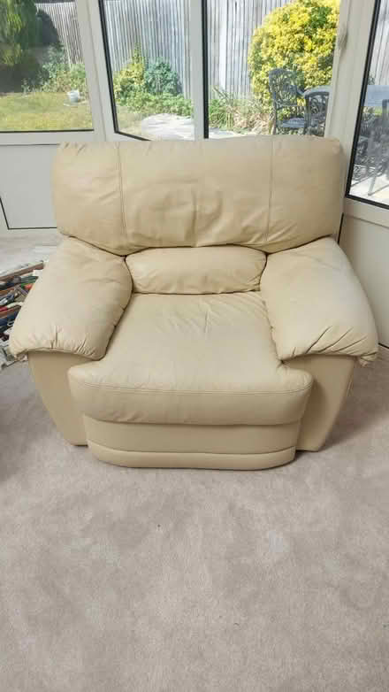 Photo of free Cream leather suite (Hayes, BR2) #2