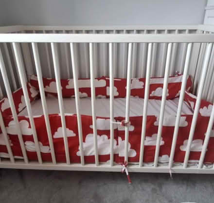 Photo of free Baby cot and mattress (luton, lu4) #1
