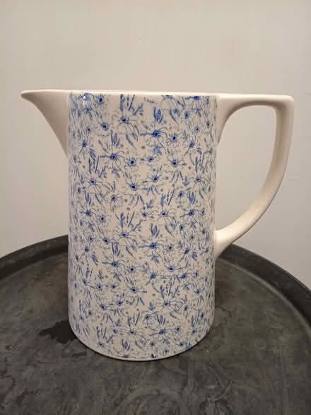 Photo of free pitcher jug vase 19.5cm tall, VGC, white with blue flowers (Boscombe BH5) #4