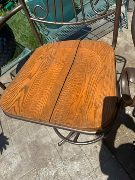 Photo of free bar stools & table (Alexandria Telegraph) #2