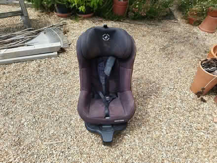 Photo of free Isofix MaxiCosi child seat group 1 (Horsham RH12) #2