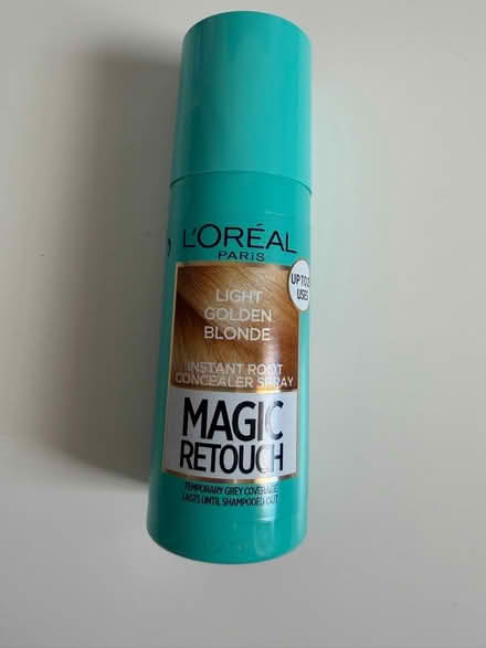 Photo of free L'Oréal Magic Retouch - Light Golden Blonde (Toddington LU5) #1