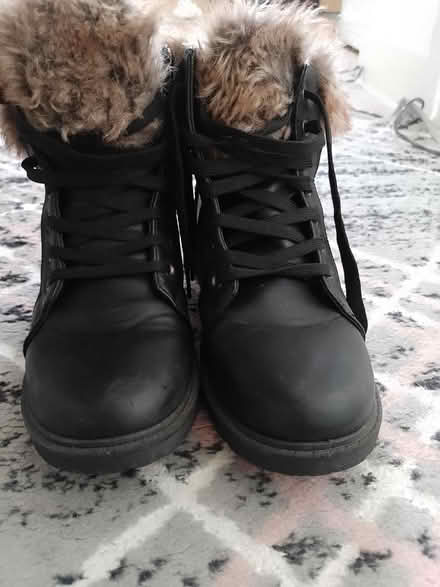 Photo of free Size 6 boots (Bennetts end HP3) #2