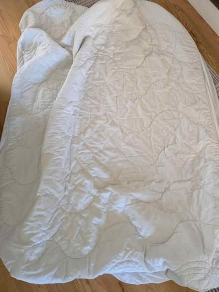 Photo of free double size mattress protector (Montreal road and St Laurent) #1