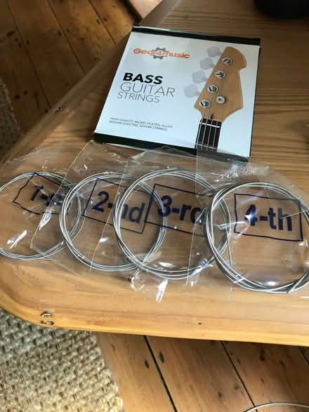 Photo of free New set of bass guitar strings (Braintree CM7) #1
