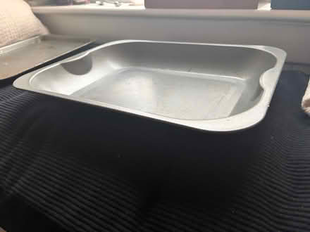 Photo of free Saucer, grater and baking pan (Dennistoun G31) #3