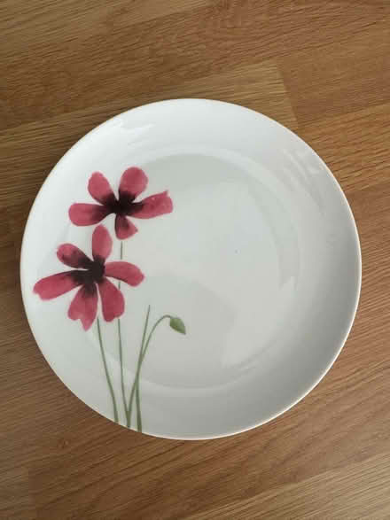 Photo of Plates with this floral pattern (South Reading RG1) #1