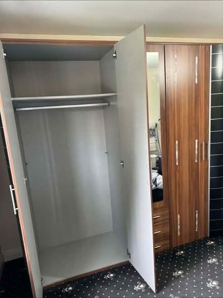 Photo of free 6 🚪 wardrobe (Ox42qf Oxford Ox42qf) #4