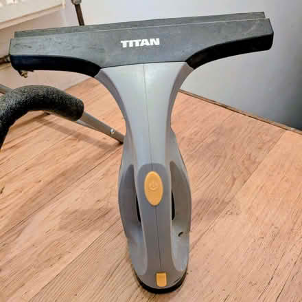 Photo of free Electric window cleaner (North Kensington W11) #1