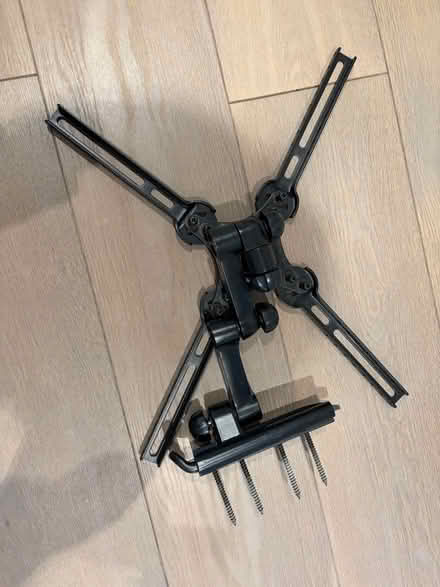 Photo of free TV wall mounting bracket - fully adjustable (Cutteslowe OX2) #1
