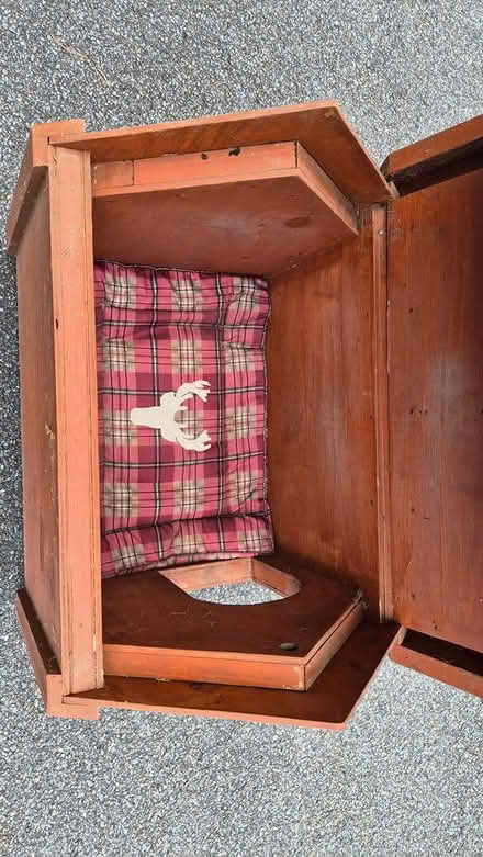 Photo of free Outdoors doghouse (Dunstable) #3