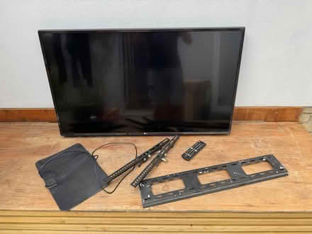 Photo of free Lg 42” LED TV needs new LEDS (BR1 bromley) #1