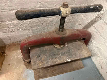 Photo of free Hand-operated screw press (Castlefields SY1) #1