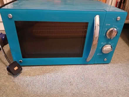 Photo of free microwave (Palmer Park RG1) #1
