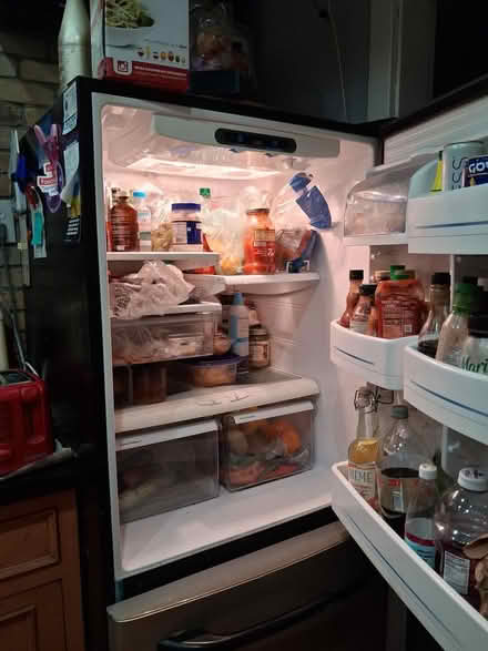 Photo of free 19.5 cu ft bottom freezer 'fridge (Beacon Hill) #2