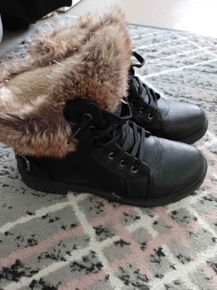 Photo of free Size 6 boots (Bennetts end HP3) #3