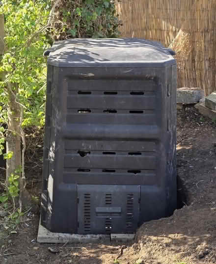 Photo of free Large composter (Stroud GL10) #1