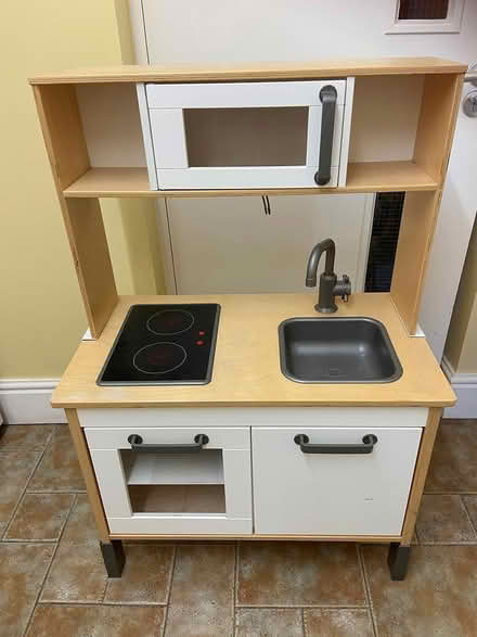 Photo of free Play kitchen (Ellesmere Port/Chester CH65) #1