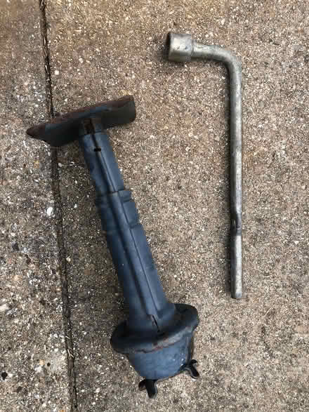 Photo of free Bottle jack (Farley Heath GU5 9EW) #1