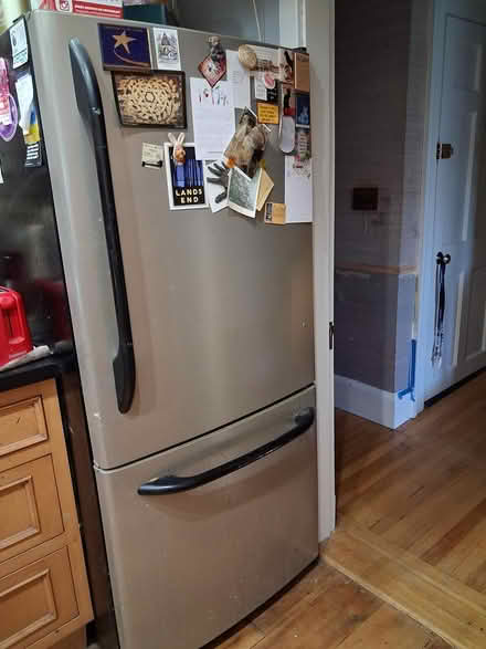Photo of free 19.5 cu ft bottom freezer 'fridge (Beacon Hill) #1