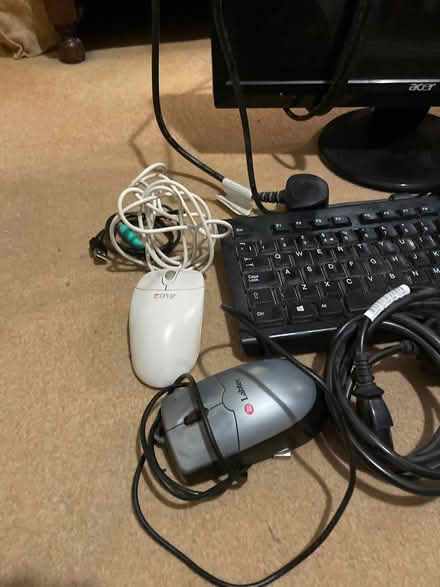 Photo of free Monitor, speakers and ‘mice’ (Prime Ministers MK41) #2