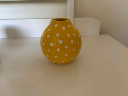 Photo of free Small Next yellow spotty vase (Oughtibridge S35) #1