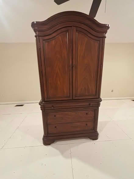 Photo of free Armoire (comes apart in 2 pieces) (Near CR south track) #1