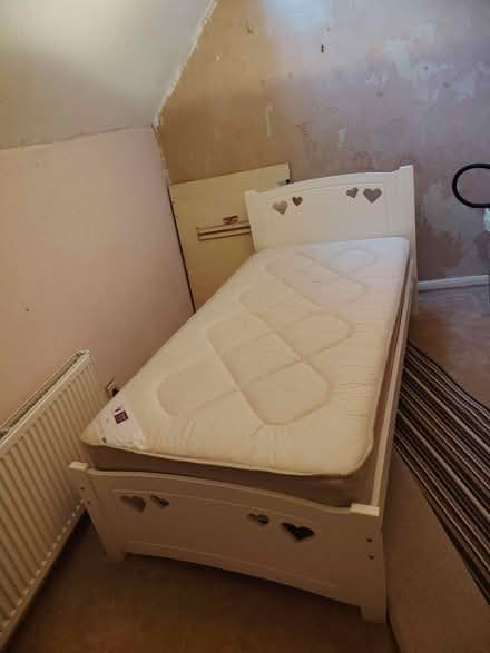 Photo of free Single bed (Garden village. HU8) #2