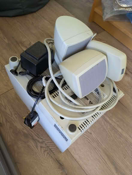 Photo of free PC Speaker set - left / right and subwoofer (Old Woking GU22) #1