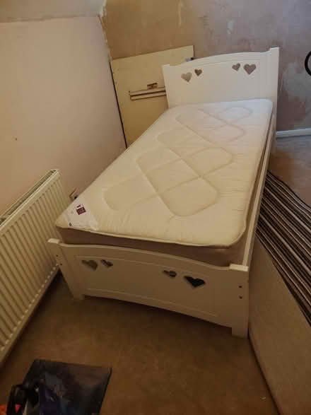 Photo of free Single bed (Garden village. HU8) #1