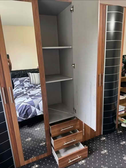 Photo of free 6 🚪 wardrobe (Ox42qf Oxford Ox42qf) #3