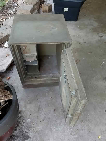Photo of free vintage safe broken handle (Brettonwoods Oak Cliff) #1