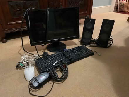 Photo of free Monitor, speakers and ‘mice’ (Prime Ministers MK41) #1
