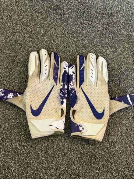 Photo of free Kids receiver gloves (Downers Grove - South) #1