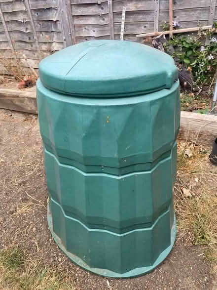 Photo of free compost bin (Jennetts park RG12) #1