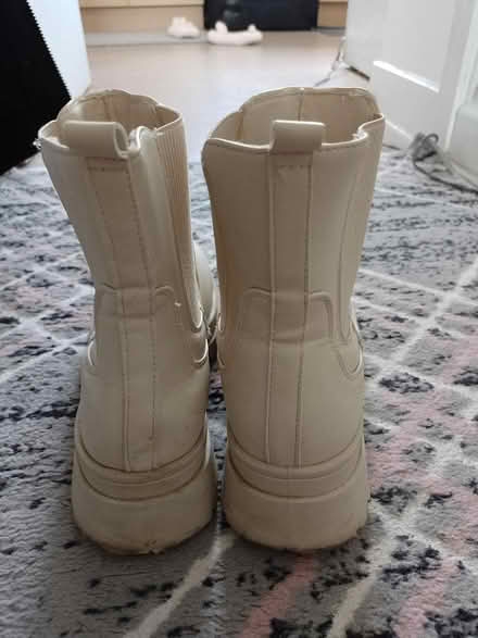 Photo of free Size 7 boots (Bennetts end HP3) #1