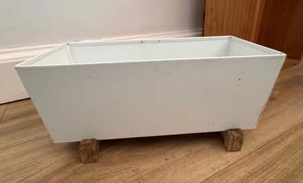 Photo of free White planter (Ware SG12) #1