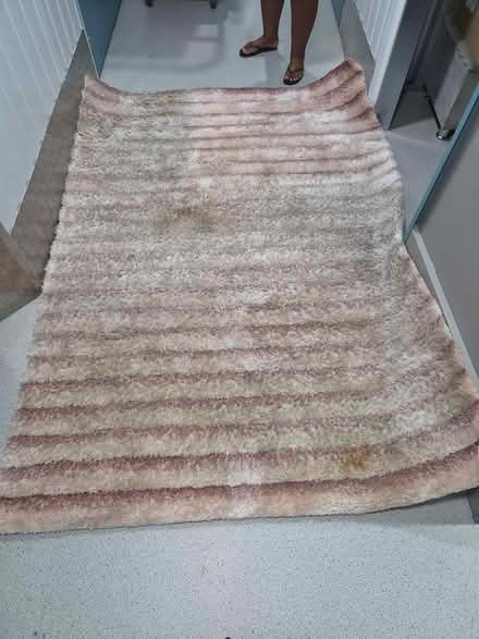 Photo of free Pink rug (Stratford E15) #1