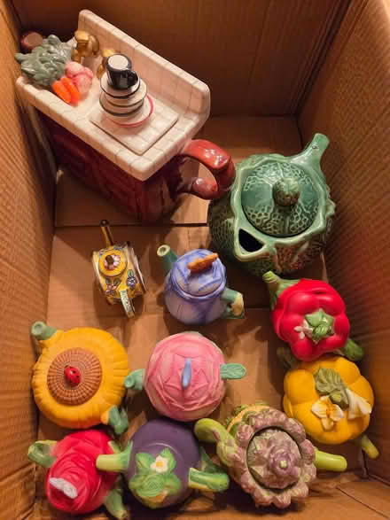 Photo of free tea pots (Manville) #1