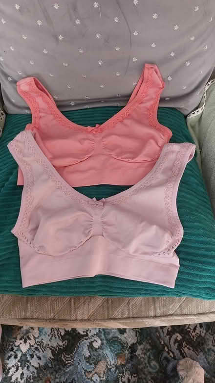 Photo of free (pack 1) x4 throw on bras size Med (dorset BH12) #2