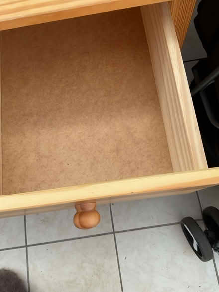 Photo of free Desk/Dressing Table (Saham Toney IP25) #4