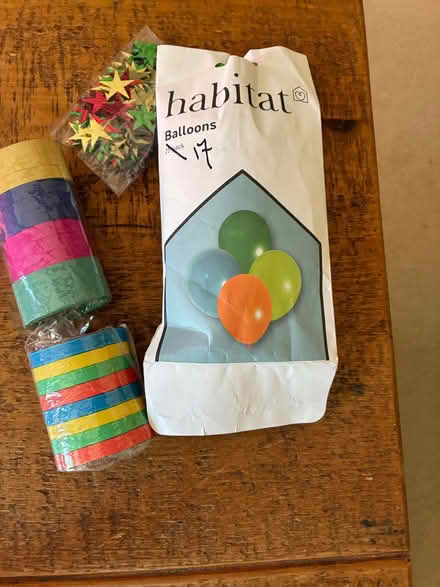 Photo of free Gift Bag & Streamers (Old Slade KT16) #2