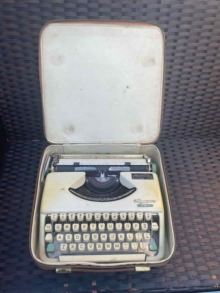 Photo of free Vintage Typewriter (Tadworth KT20) #1