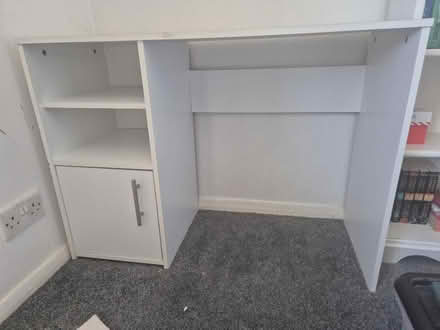 Photo of free White Desk (Woking GU21) #1
