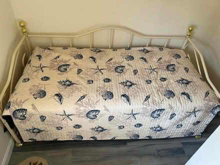 Photo of free Trundle bed (03909) #1