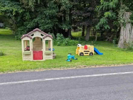 Photo of free CURB ALERT Outdoor playset + toys (Webster NY 14580) #1