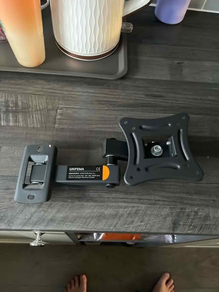Photo of free TV wall bracket for small tvs (Rainworth NG21) #1