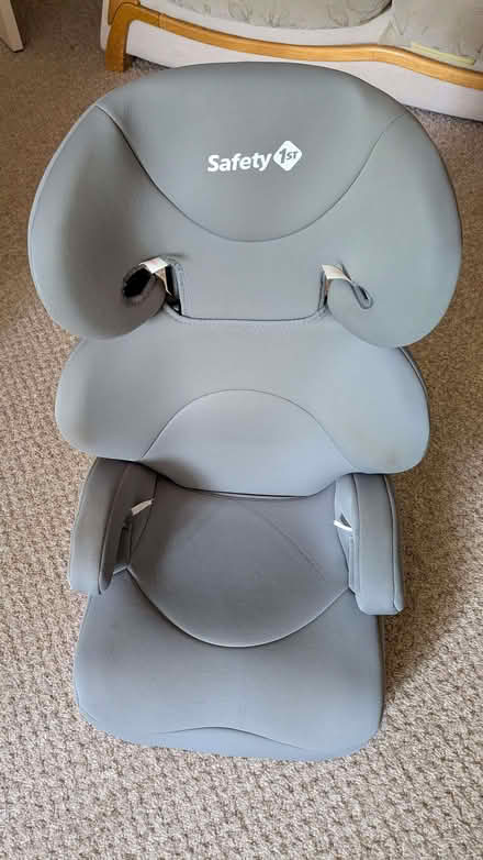 Photo of free child's car seat (group 2/3 15/36KG) (Cawston CV22) #1